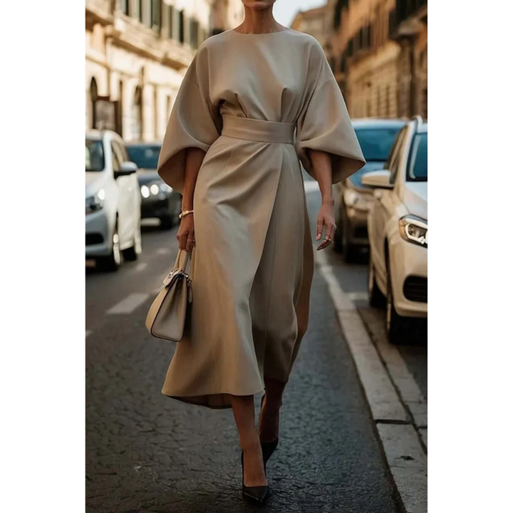<html>
<body>
<p>Selva | Abito elegante con splendidi maniche a lanterna e una cintura che valorizza la silhouette.</p>
</body>
</html>