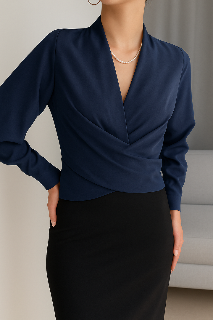 <p>Celeste – Blusa in Raso di Lusso per un Look Elegante</p>