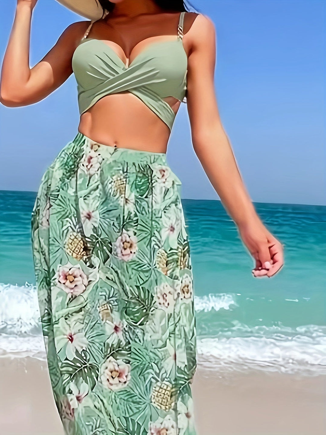 Phea | Verlichte Zomerstrandset met Bloemenrok en Elegant Wrap Top voor een Stijlvolle Strandlook