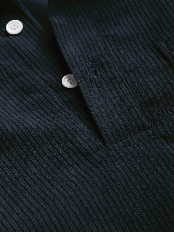 Camicia da uomo in velluto a coste - un look comodo ed elegante con maniche lunghe