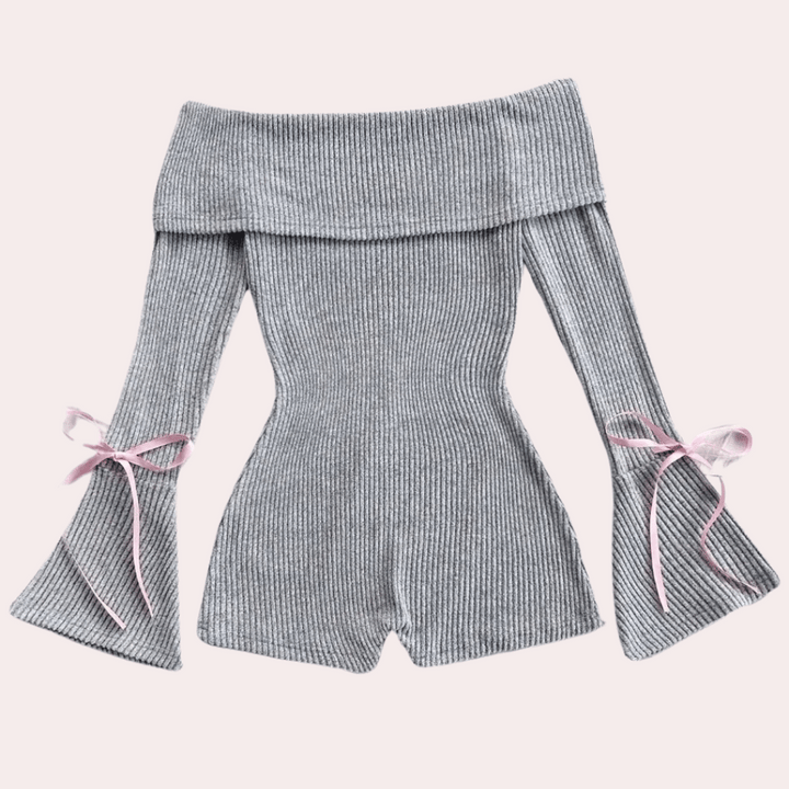 <p>Autunno - Rottura alla moda in maglia a coste scollata</p>