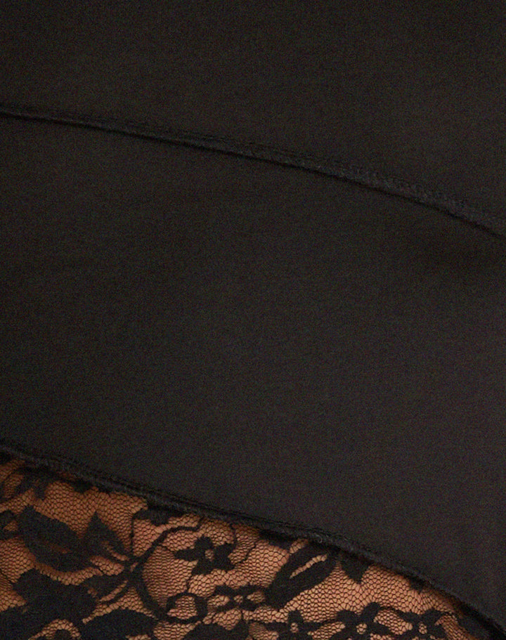 <html><body><p>Gwendeline - Elegante Camicia Nera in Pizzo con Maniche Lunghe</p></body></html>