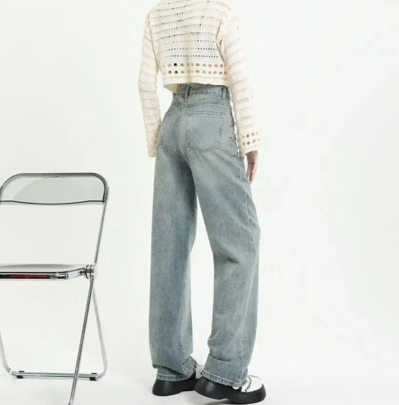 Jeans da donna di tendenza con tasche strappate alla moda