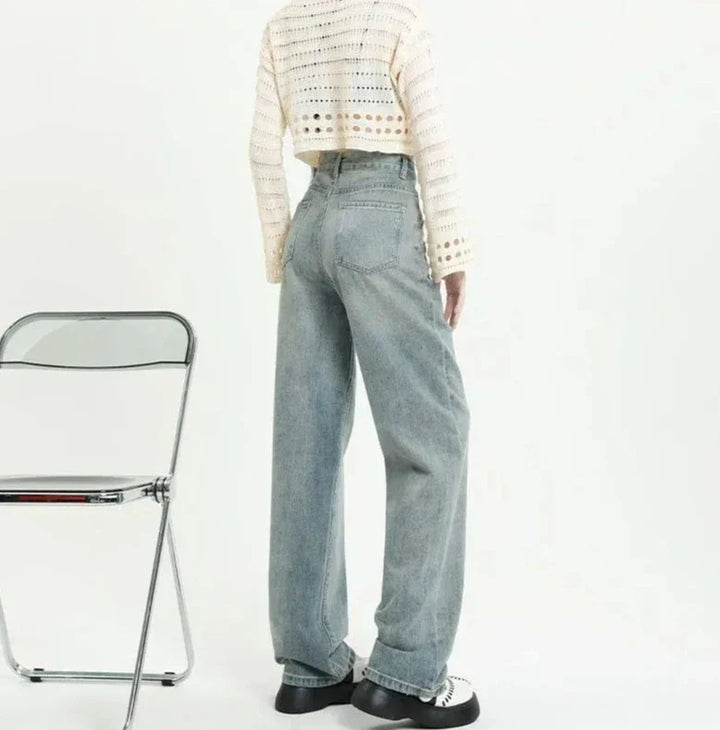 Jeans da donna di tendenza con tasche strappate alla moda