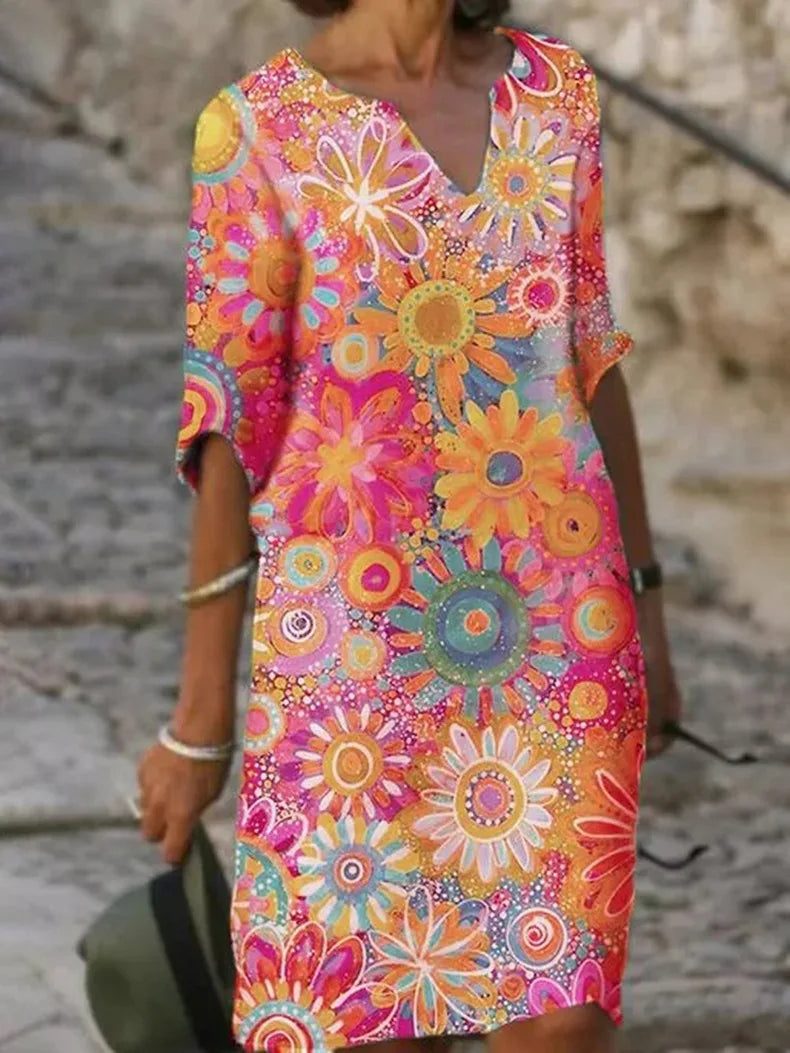 Elegante abito da donna a fantasia floreale per un look elegante e alla moda