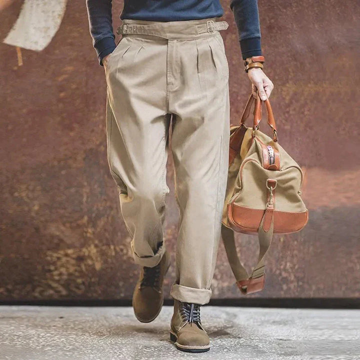 Pantaloni eleganti da uomo con elegante plissettatura anteriore