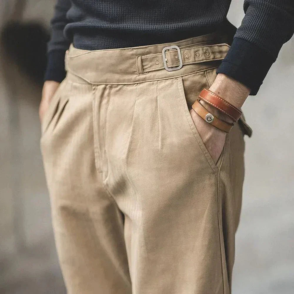 Pantaloni eleganti da uomo con elegante plissettatura anteriore