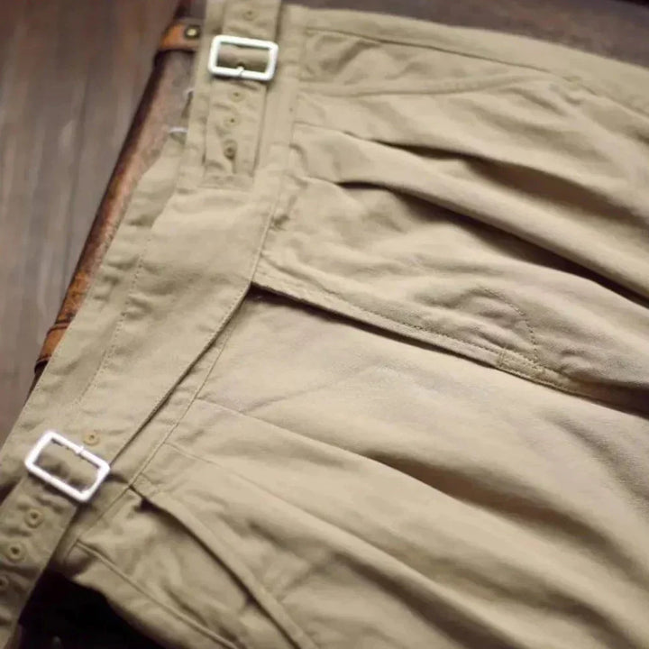 Pantaloni eleganti da uomo con elegante plissettatura anteriore