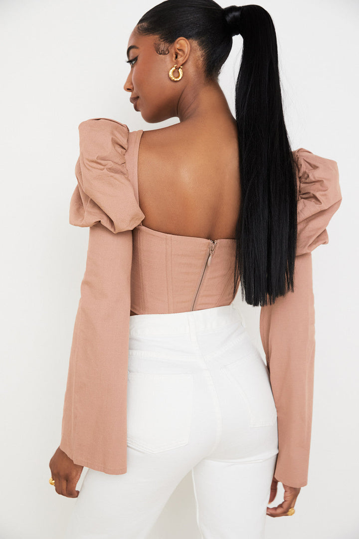 <div>Elegante top in cotone color moka di Helvienne</div>