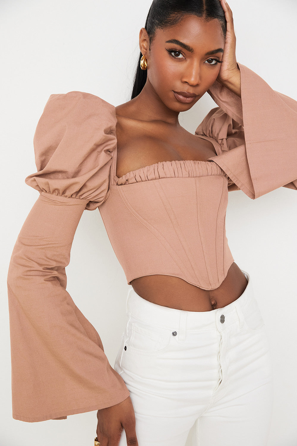 <div>Elegante top in cotone color moka di Helvienne</div>