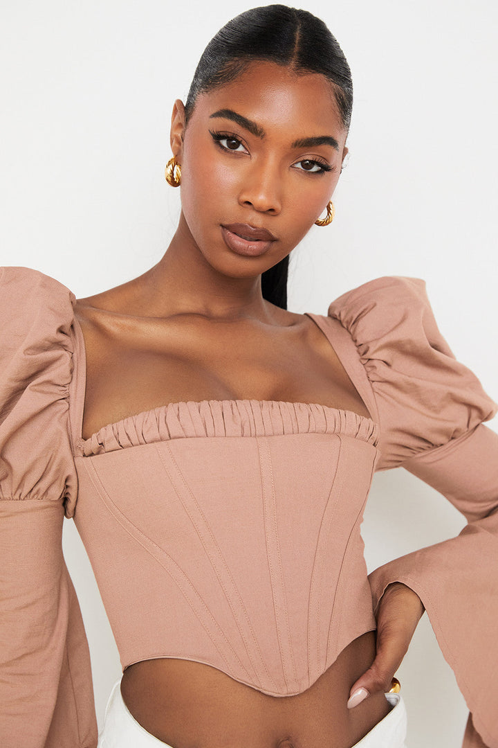<div>Elegante top in cotone color moka di Helvienne</div>