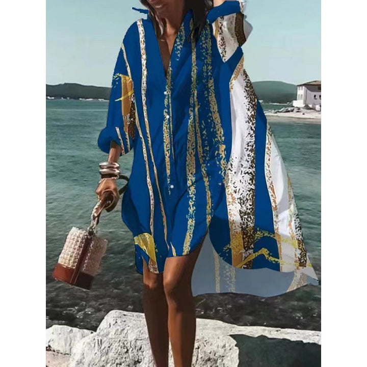 Abito elegante e femminile con profonda scollatura e eleganti maniche lunghe
