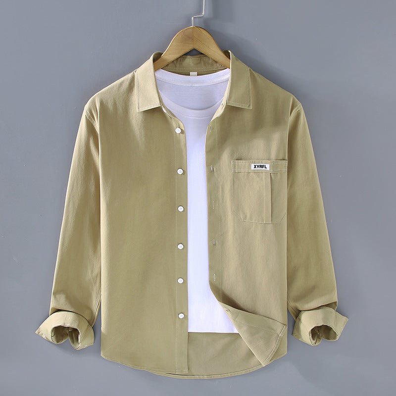 Elegante camicia retrò da uomo a maniche lunghe in morbido cotone con funzionale tasca sul petto