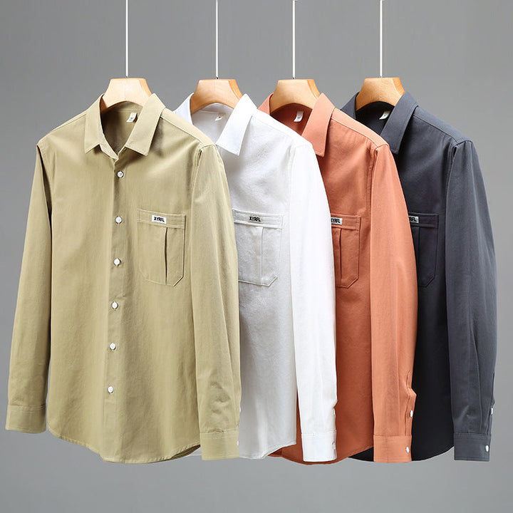 Elegante camicia retrò da uomo a maniche lunghe in morbido cotone con funzionale tasca sul petto