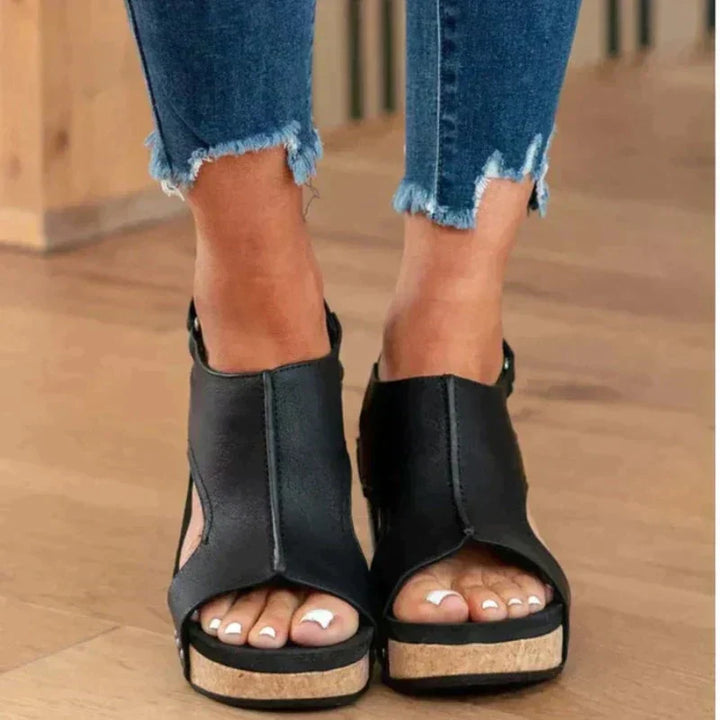 Eleganti sandali da donna in pelle con tacco a zeppa e morbida soletta per il massimo comfort