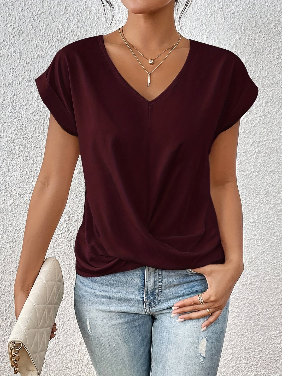Elegante T-shirt da donna con scollo a V - perfetta per ogni occasione