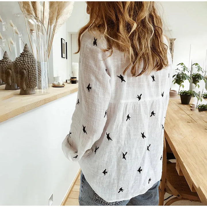 Elegante camicia da donna a maniche lunghe con design a uccello ed elegante chiusura a bottoni