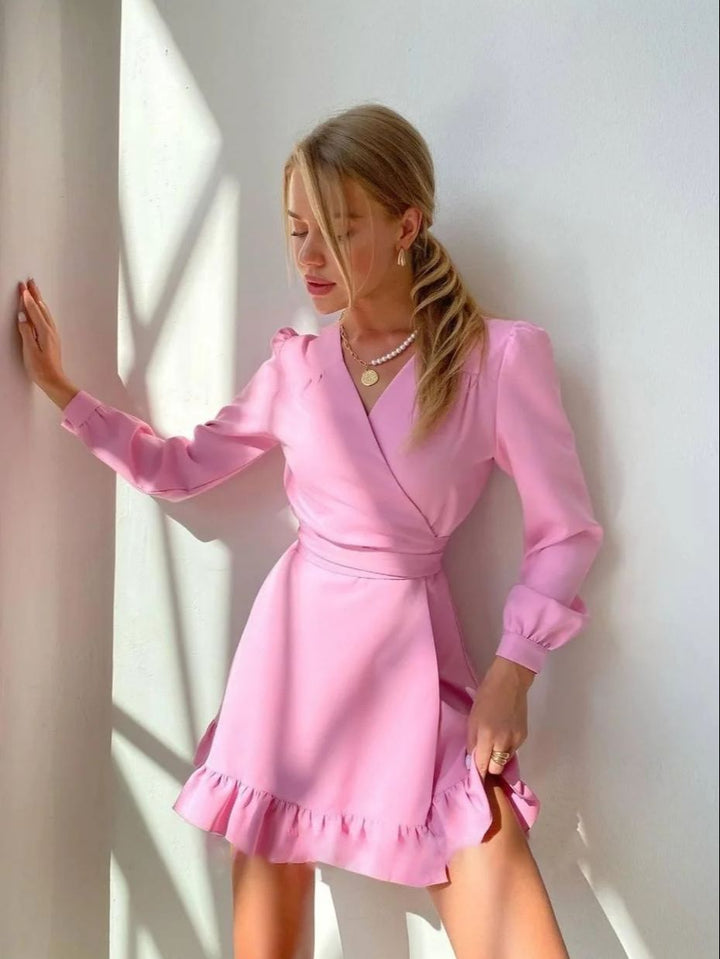 <p>Divertente mini abito a campana per un look giocoso</p>