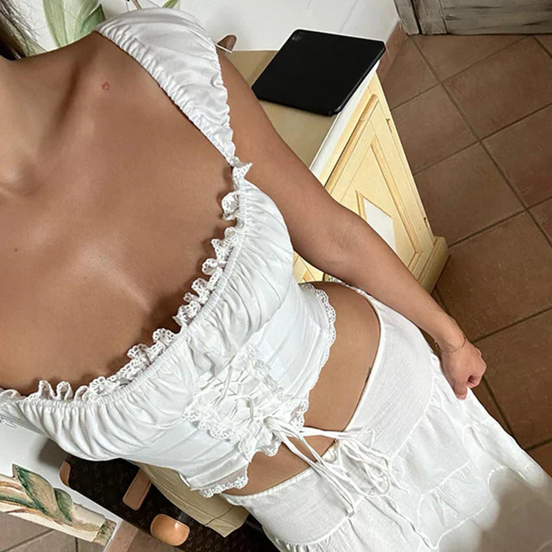 <p>Gwendalyne - Top attillato seducente con romantici dettagli in pizzo</p>