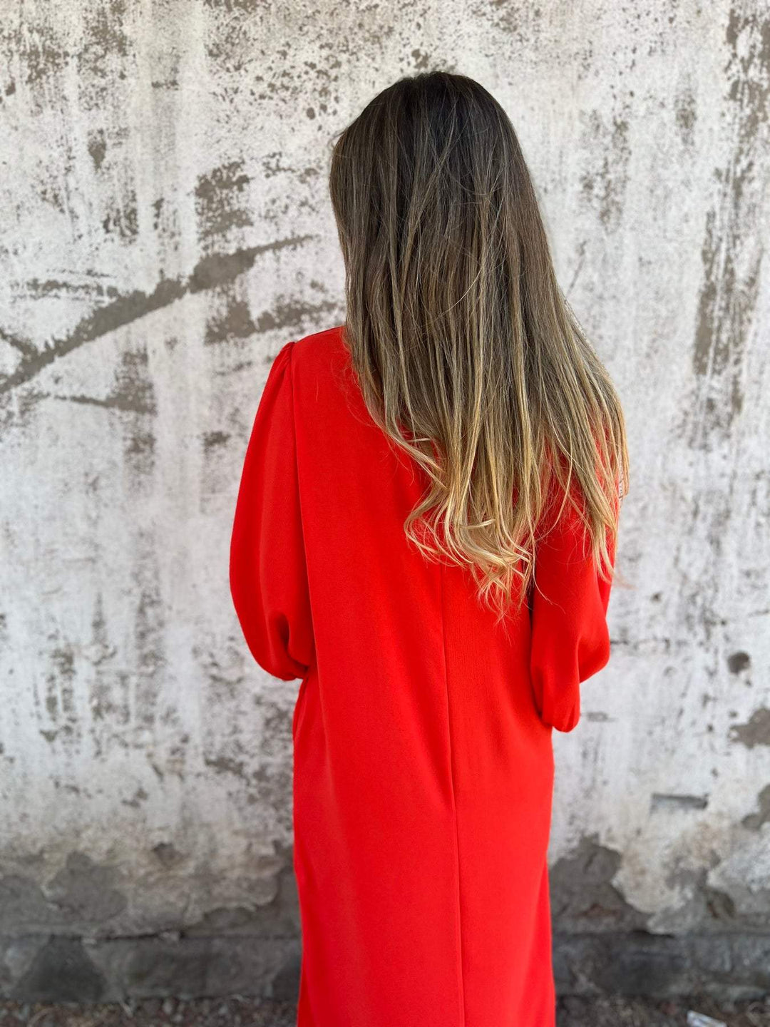 Maxi abito da donna elegante con scollatura a punta - ideale per le occasioni speciali