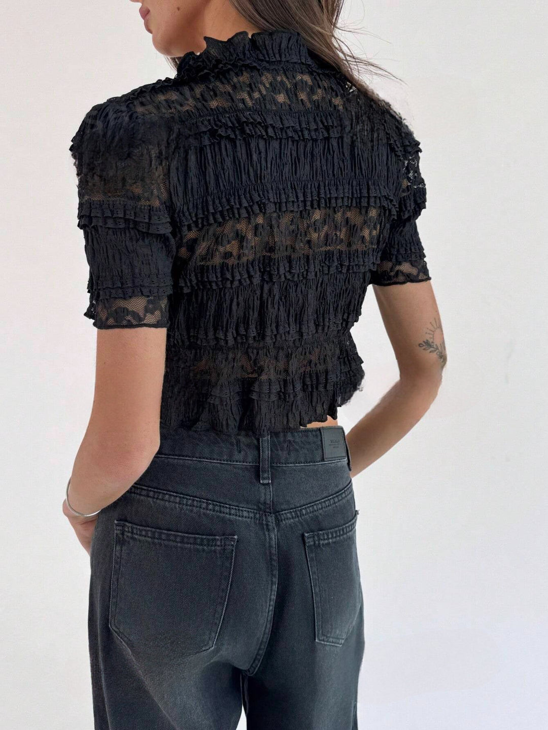 <p>Giada - Elegante Top in Pizzo Corto per un Aspetto Raffinato</p>