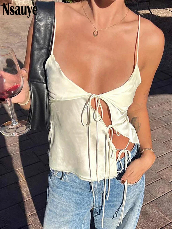 <div>Gwyneth - Top Cropped Vuoto in Satin con Lacci</div>