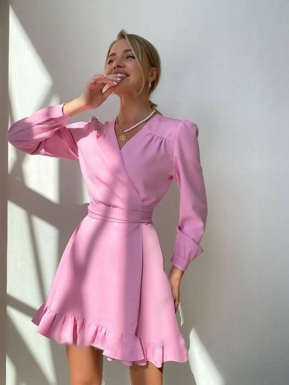 <p>Divertente mini abito a campana per un look giocoso</p>