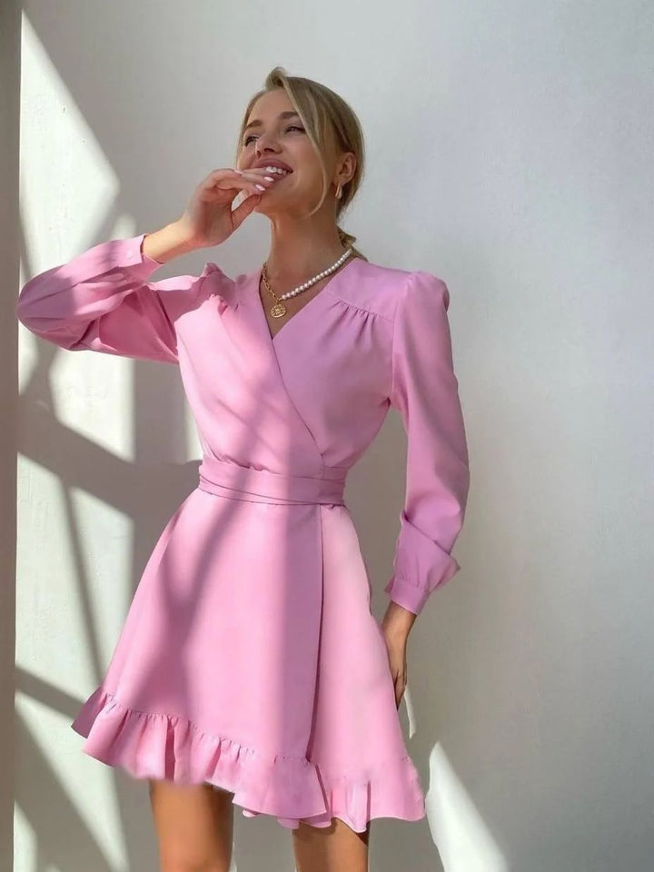 <p>Divertente mini abito a campana per un look giocoso</p>
