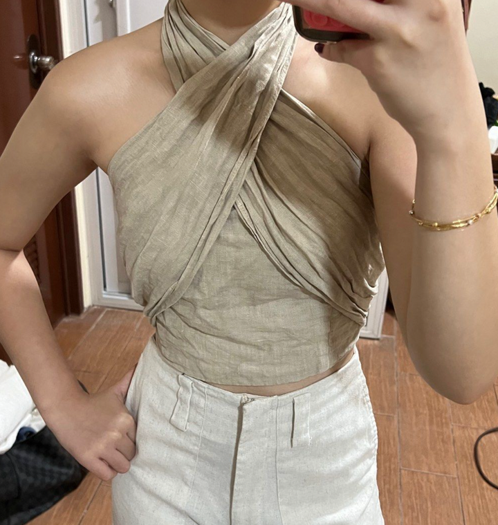 <html><body><p>Gwenore - Crop Top Incrociato Elegante</p></body></html>