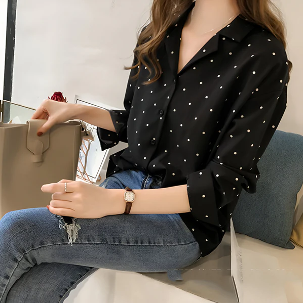 Laurie – Speelse Polkadot Blouse voor Elke Gelegenheid