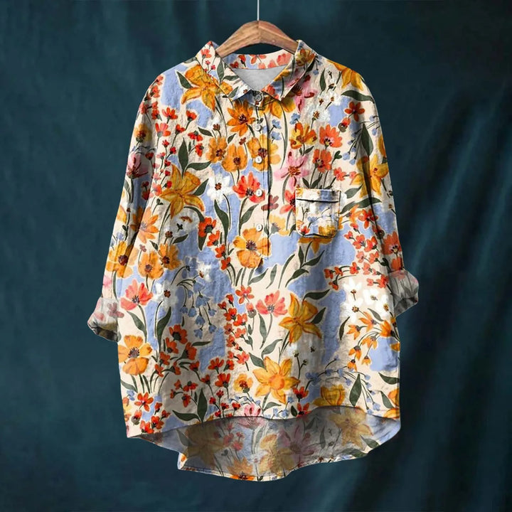 Camicia da donna a maniche lunghe alla moda con stampa originale - abbottonata a metà per il massimo comfort