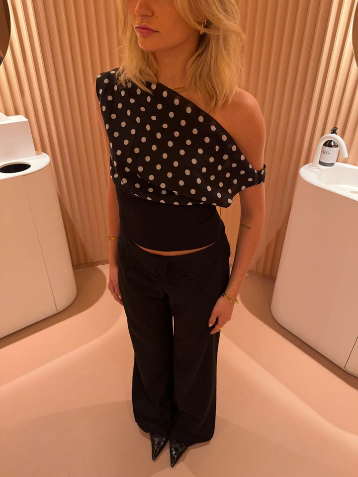 <div>Affascinante Top a Pois Lina</div>