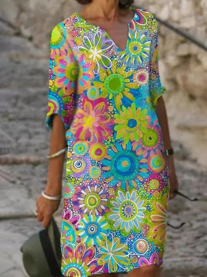 Elegante abito da donna a fantasia floreale per un look elegante e alla moda