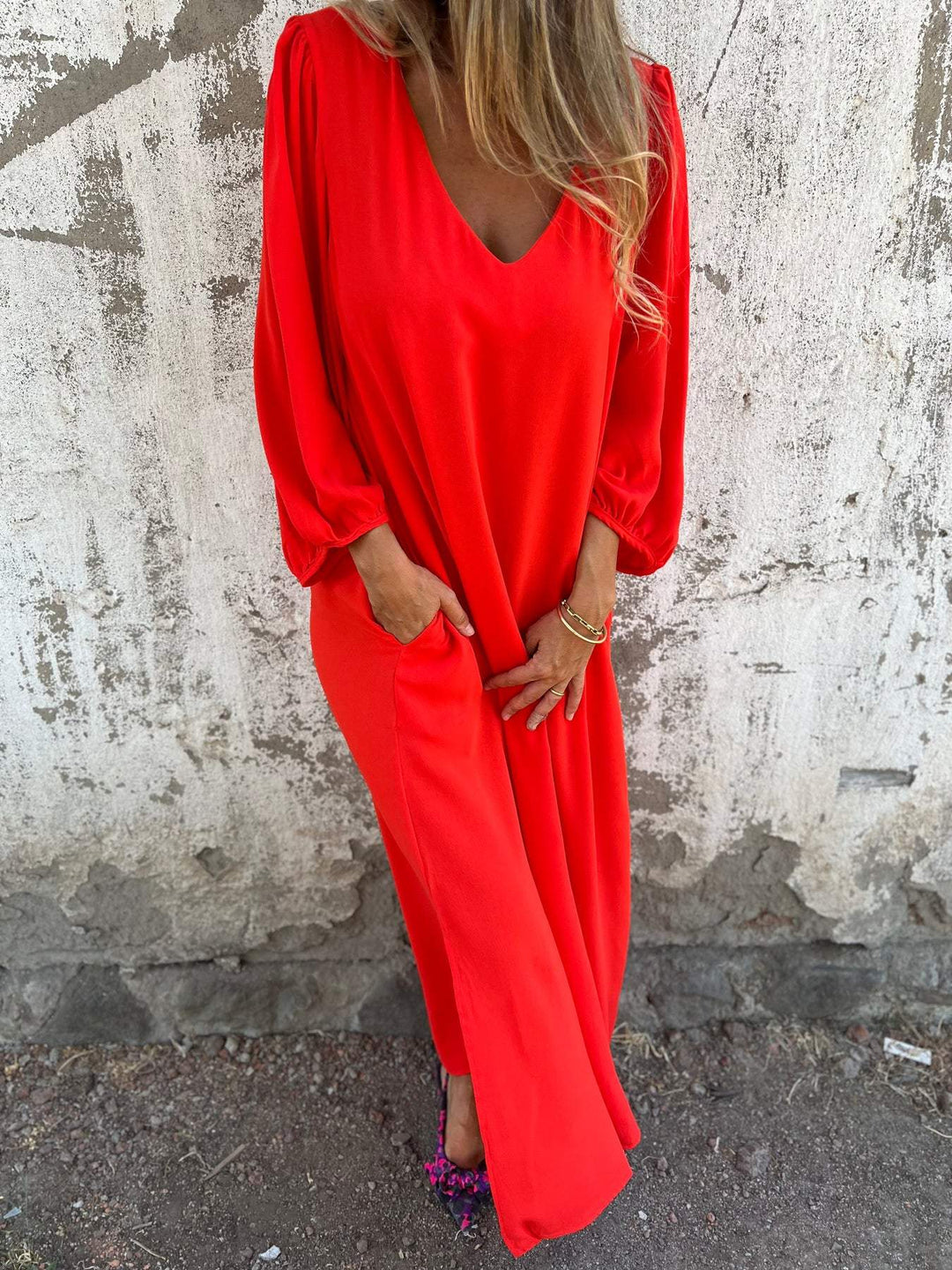 Maxi abito da donna elegante con scollatura a punta - ideale per le occasioni speciali