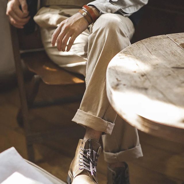 Pantaloni eleganti da uomo con elegante plissettatura anteriore