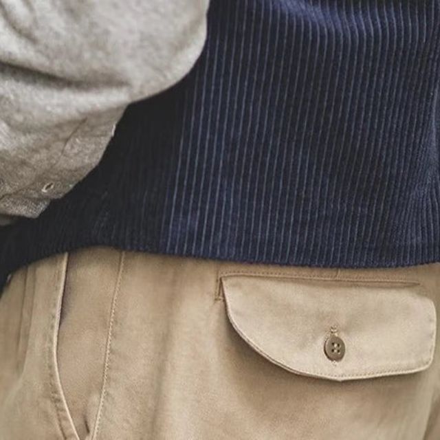 Pantaloni eleganti da uomo con elegante plissettatura anteriore