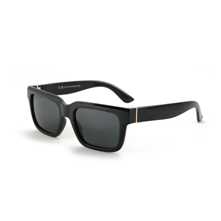 Occhiali da sole da uomo moderni ed eleganti