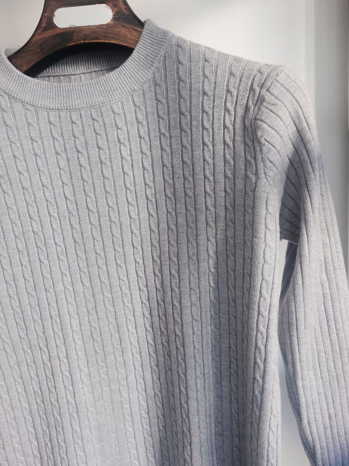 Elegante maglione da uomo a maglia fine con scollo rotondo: un'aggiunta versatile ed elegante a qualsiasi abbigliamento