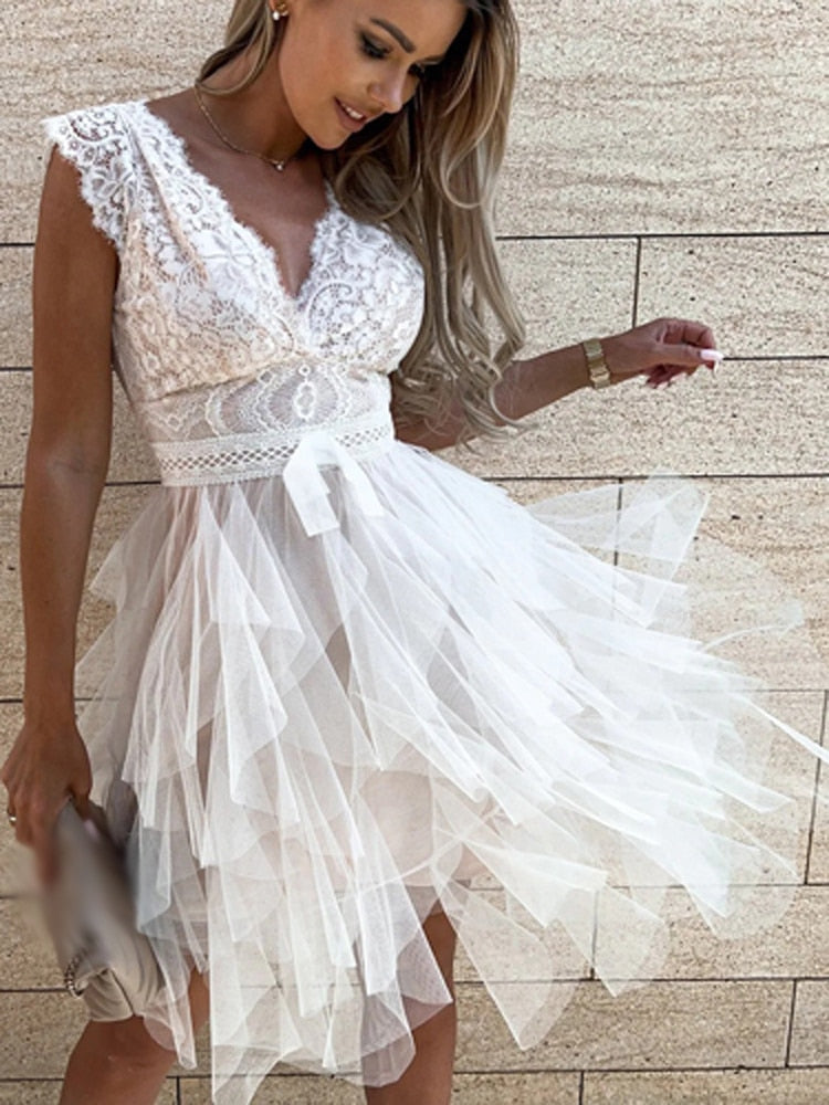 Elegante abito da cocktail da donna ideale per le occasioni speciali