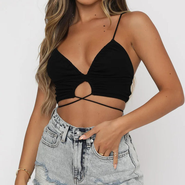 Havienna - Elegante Zwarte Crop Top met Trendy Cut-Out en Schattige Strikdetails