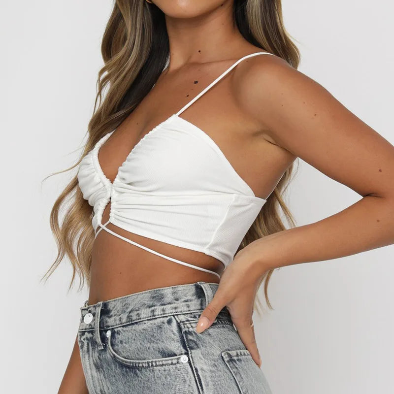 Havienna - Elegante Zwarte Crop Top met Trendy Cut-Out en Schattige Strikdetails