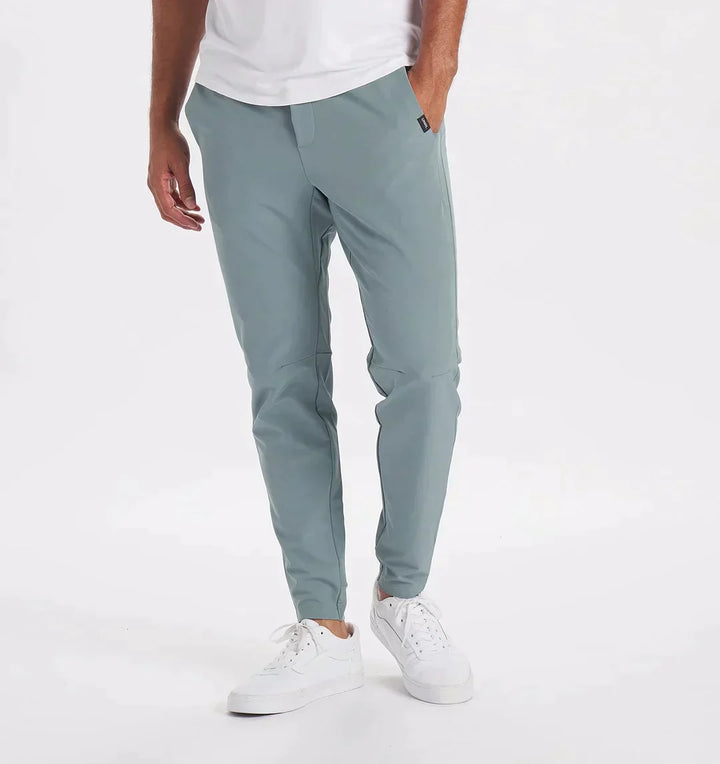 Pantaloni business da uomo esclusivi e oversize: una garanzia di stile elegante