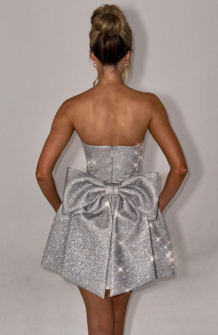 Elegant Lila Dress: Perfect for Any Occasion!