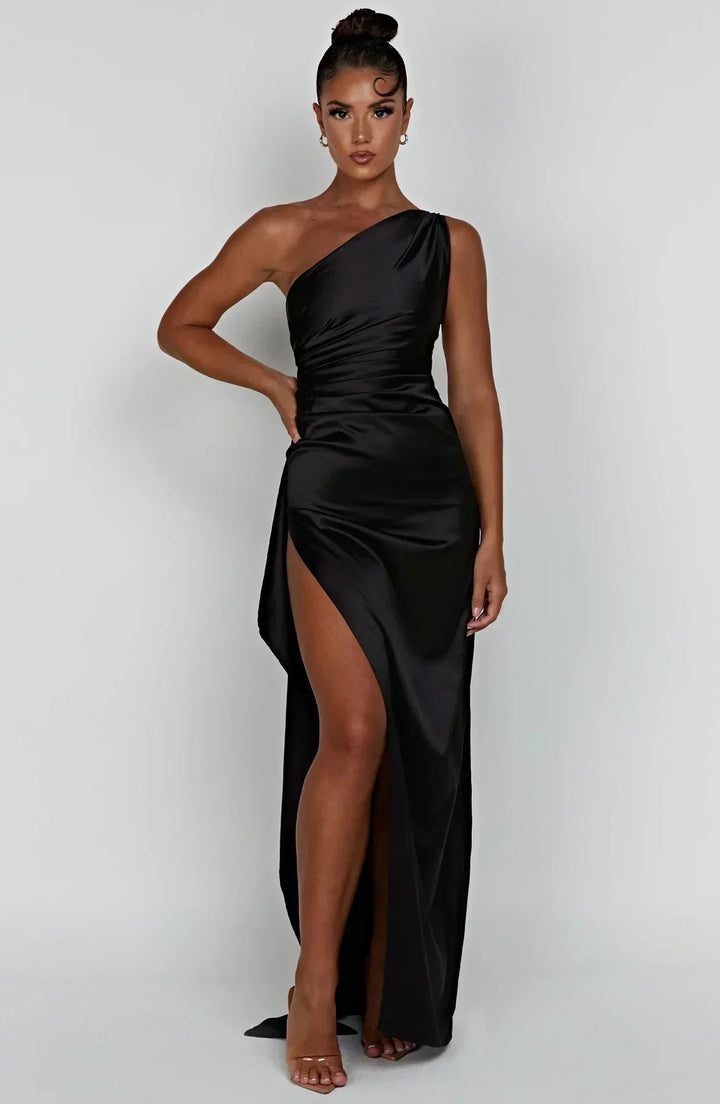 Elara - Elegante Satijnen Splitjurk met Één Schouder