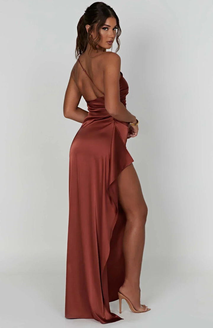 Elara - Elegante Satijnen Splitjurk met Één Schouder