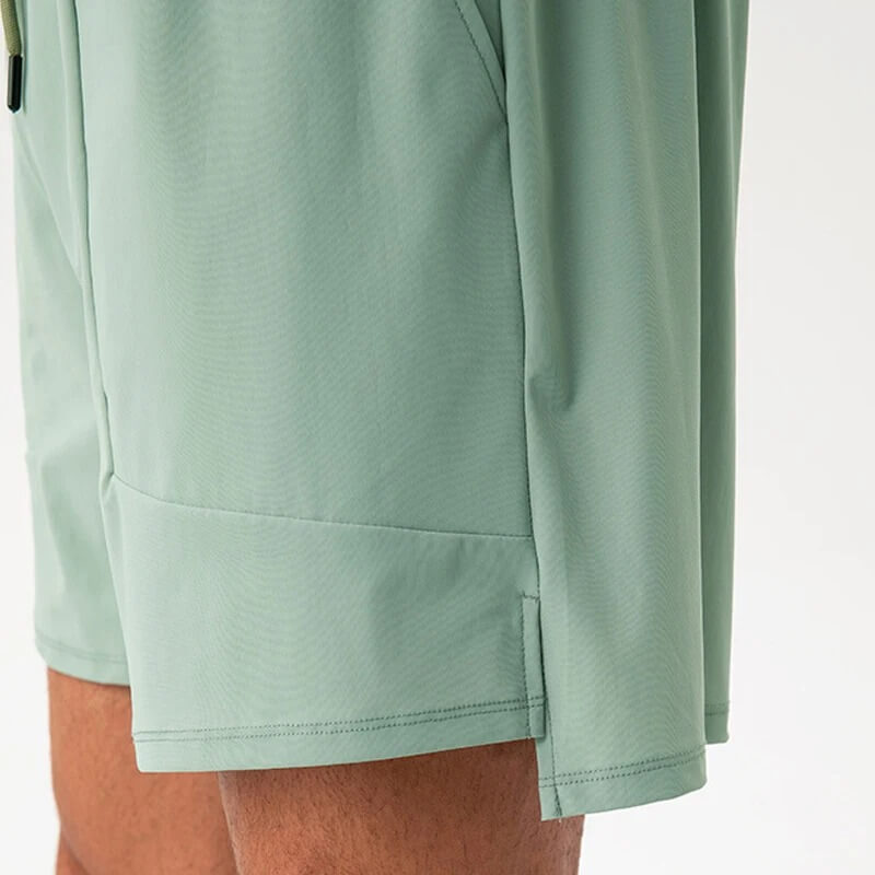 Pantaloncini da uomo in nylon, eleganti e moderni, in una varietà di colori: il look estivo perfetto