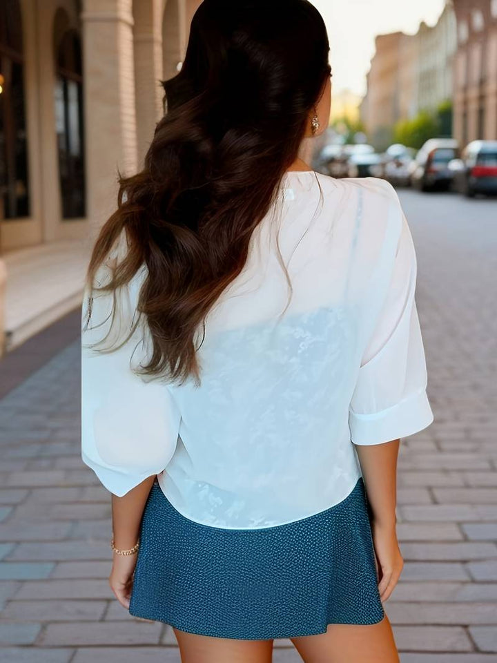 <div>Katie – Blusa Elegante con Apertura Fresca sul Davanti</div>