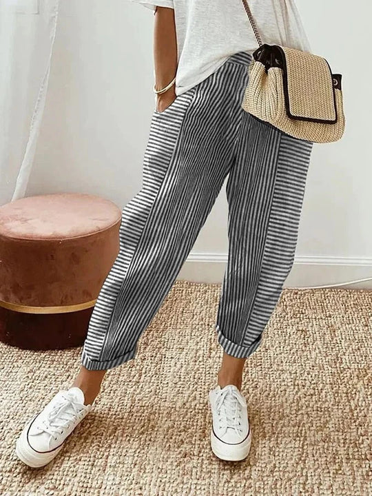 Pantaloni classici da donna eleganti a righe per uno stile alla moda