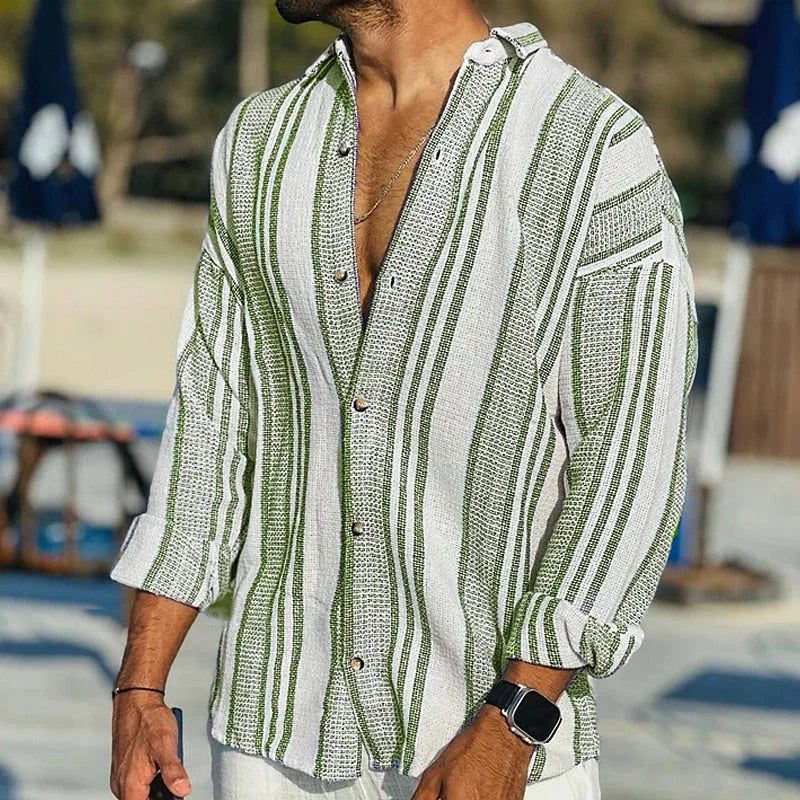 Elegante camicia a righe da uomo - un look quotidiano comodo e alla moda