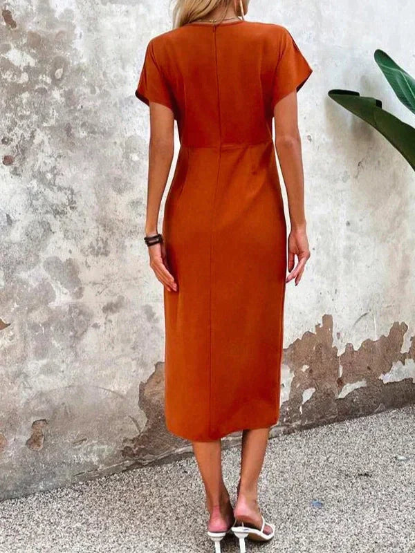 <p>Cerys - Elegante abito midi con splendida drappeggiatura per donne</p>